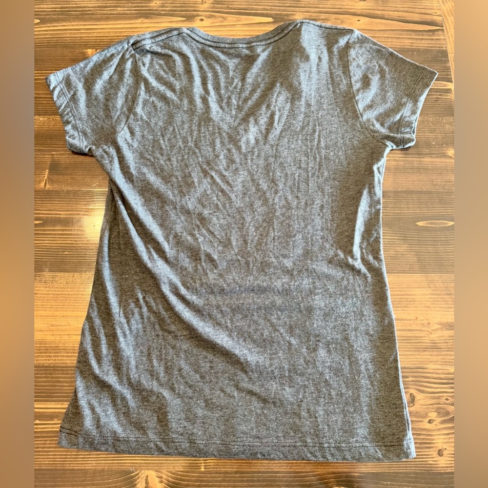 NWT Women’s Louisville Cardinals Gray‎ V-Neck T-Shirt Size M - Picture 2 of 6